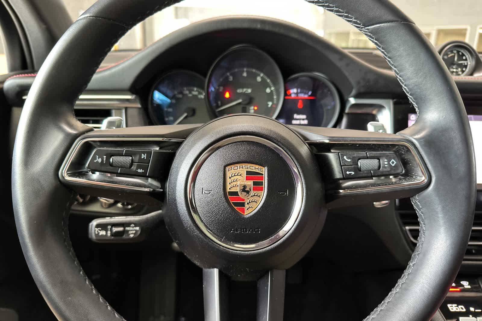 Thumbnail: 2023 Porsche Macan - 26