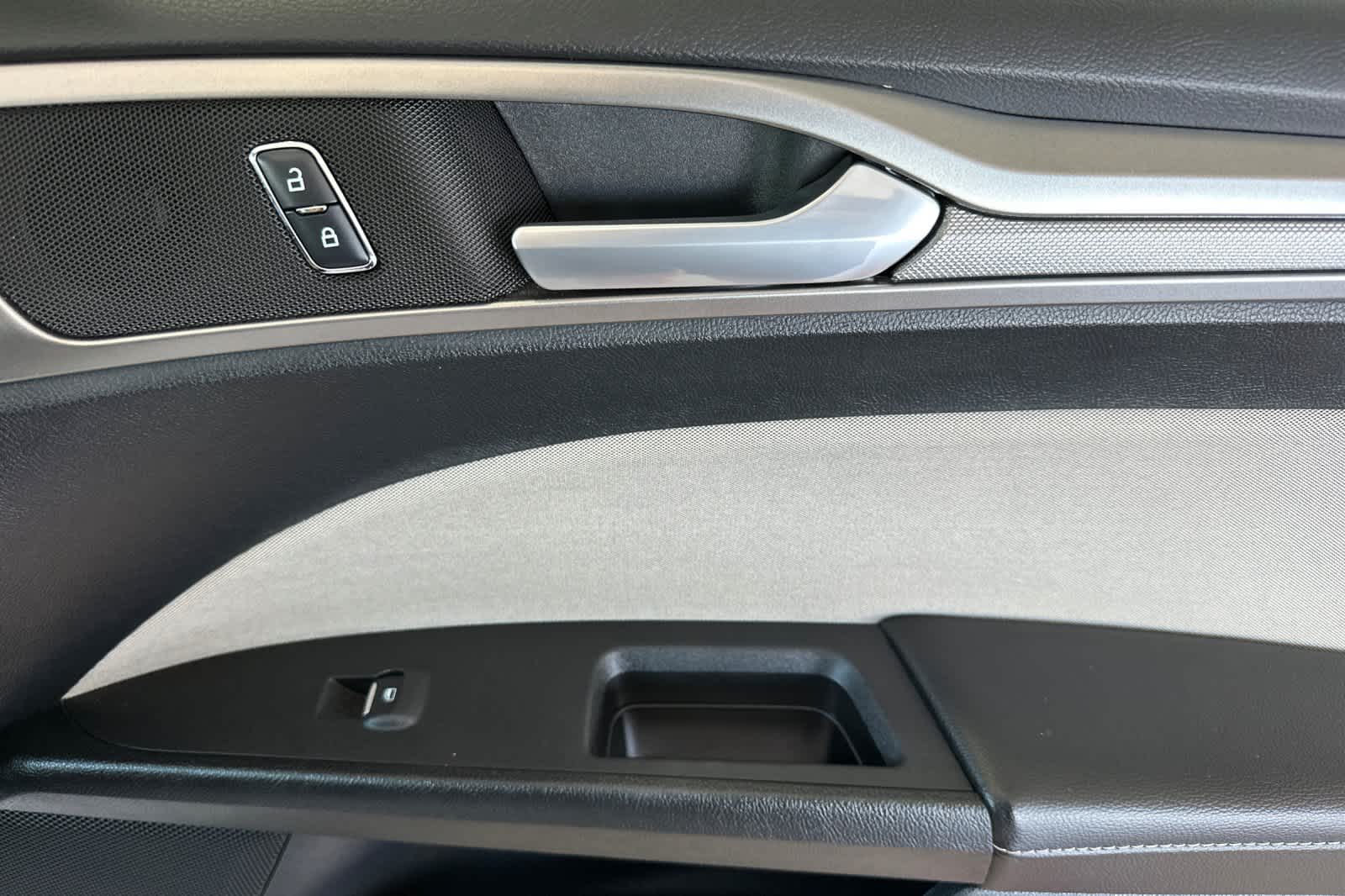 2018 Ford Fusion S 17