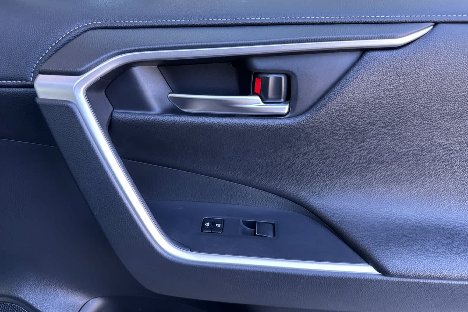 Thumbnail: 2020 Toyota RAV4 - 18