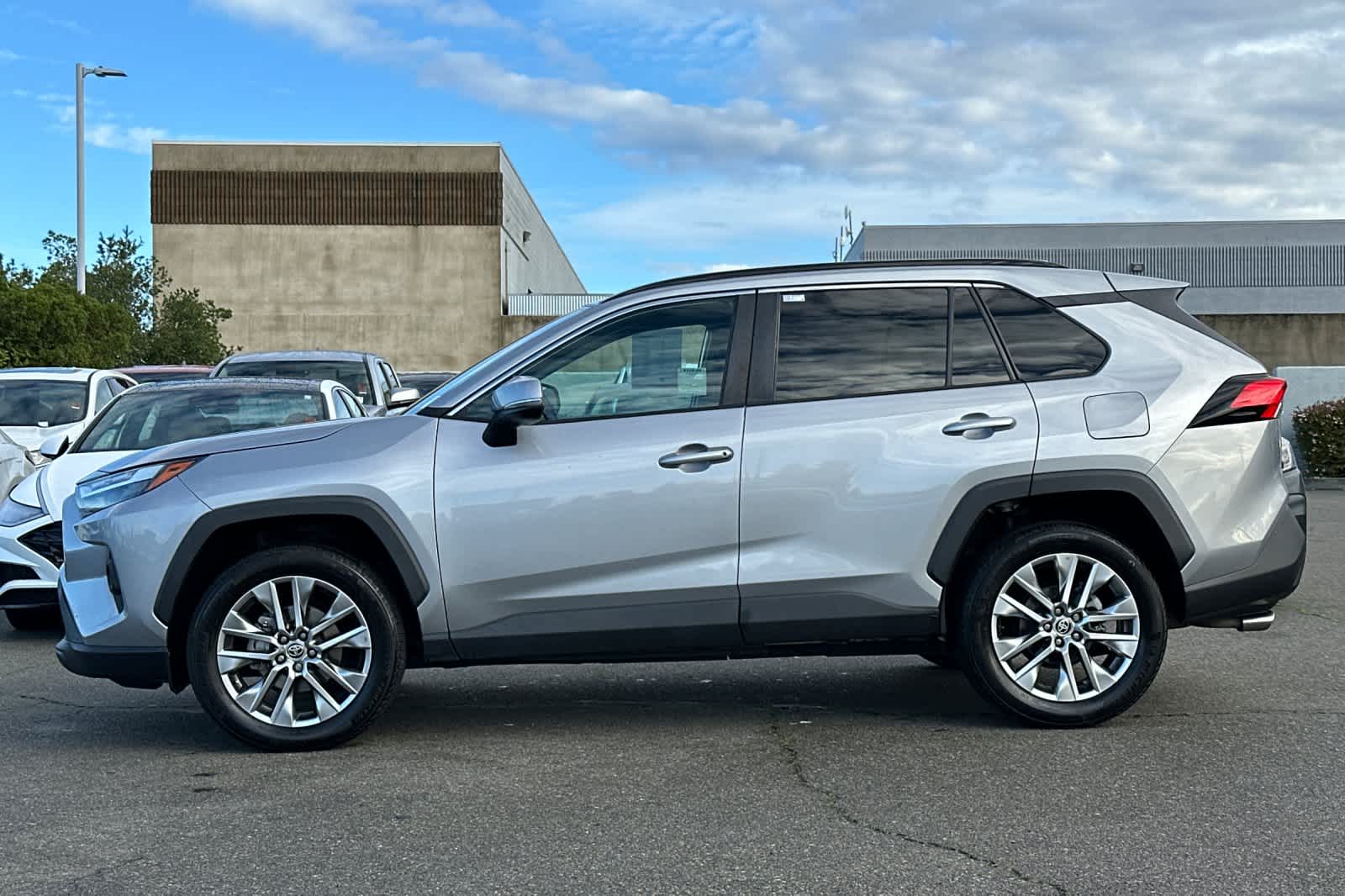 Thumbnail: 2022 Toyota RAV4 - 9