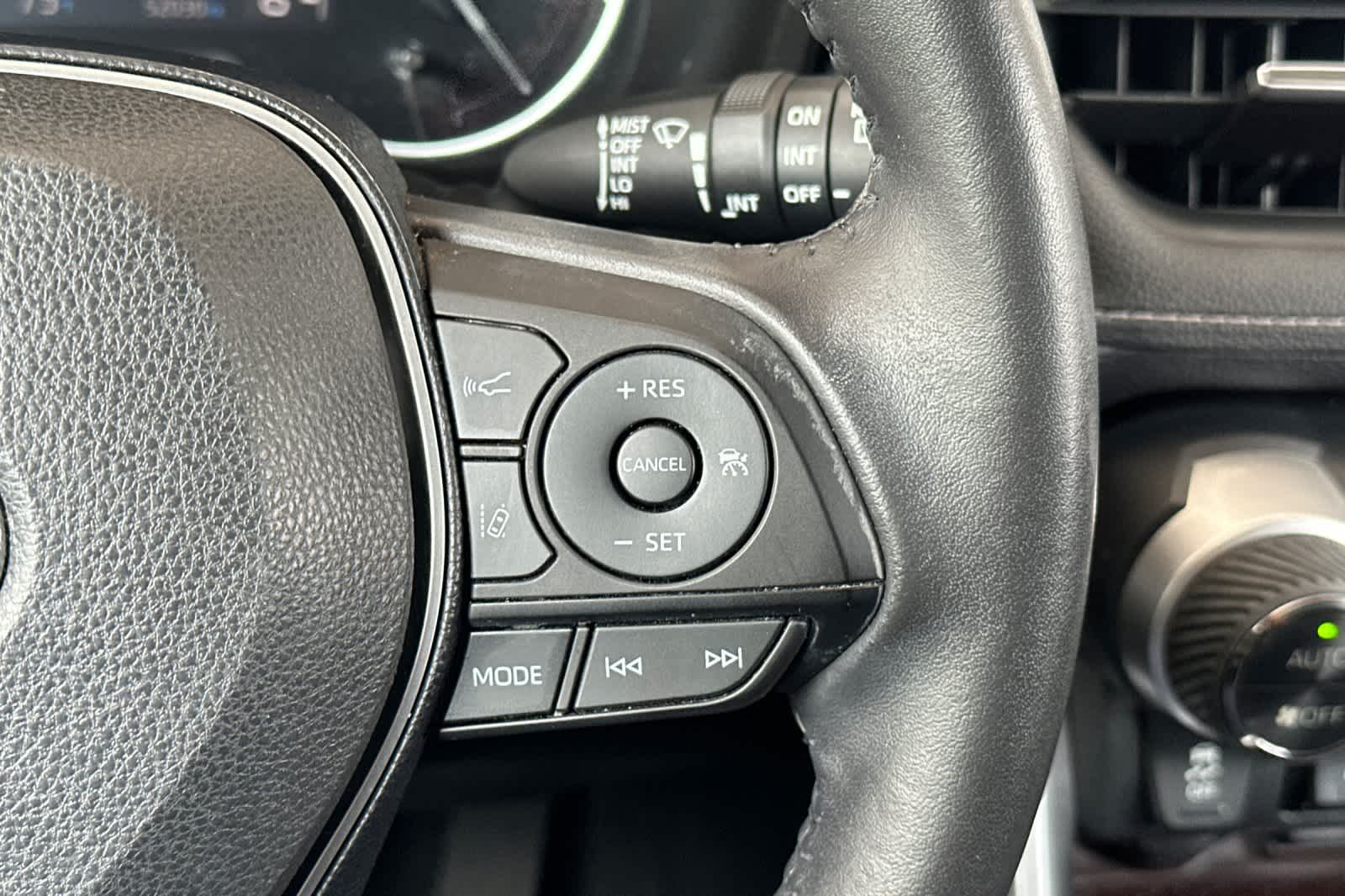 Thumbnail: 2019 Toyota RAV4 - 28