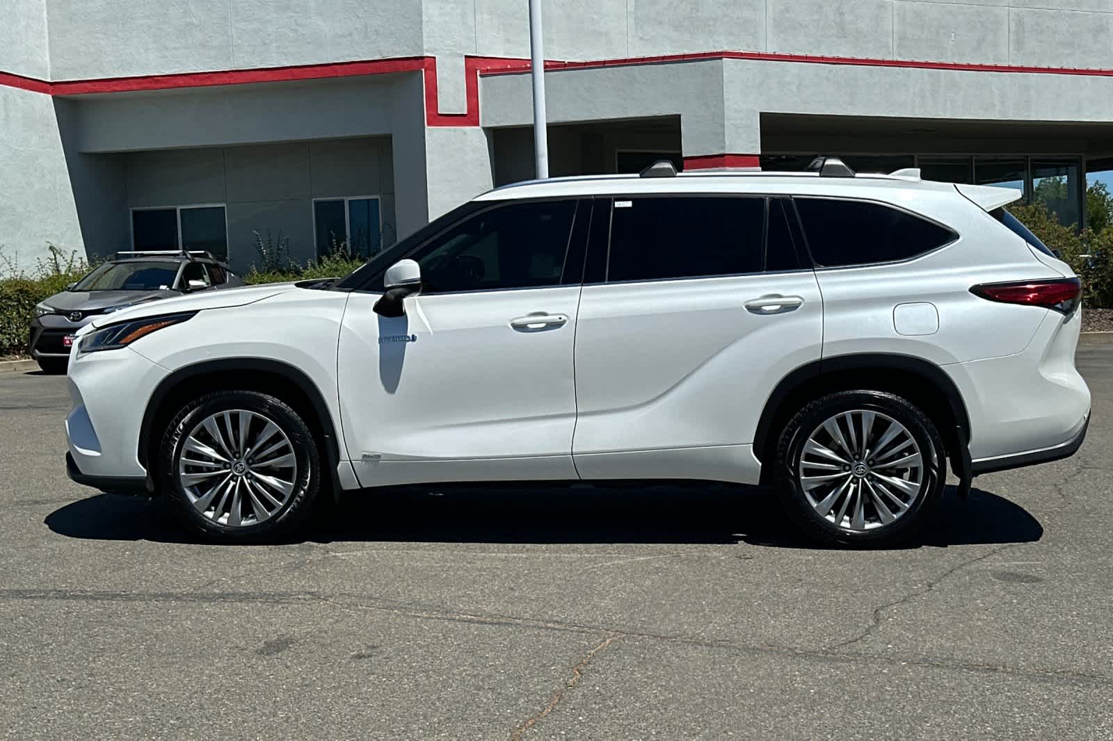 Thumbnail: 2020 Toyota Highlander - 8