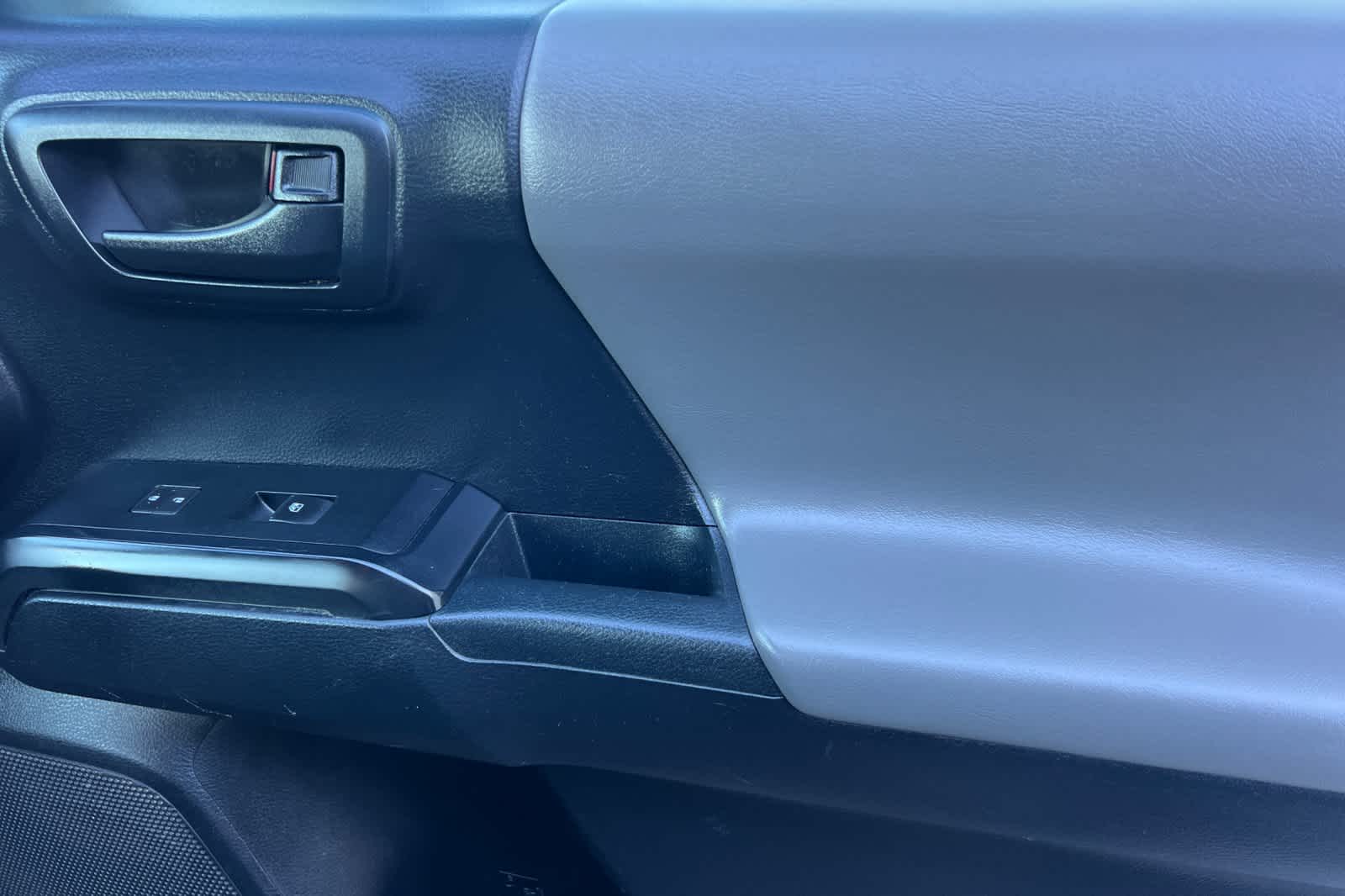 Thumbnail: 2019 Toyota Tacoma - 17