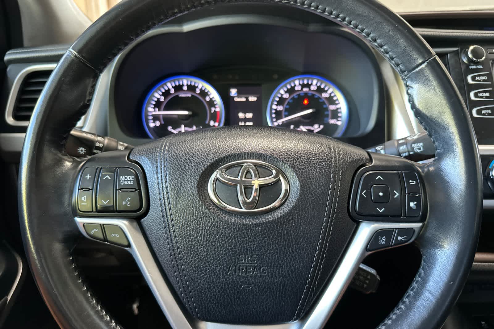 Thumbnail: 2018 Toyota Highlander - 25