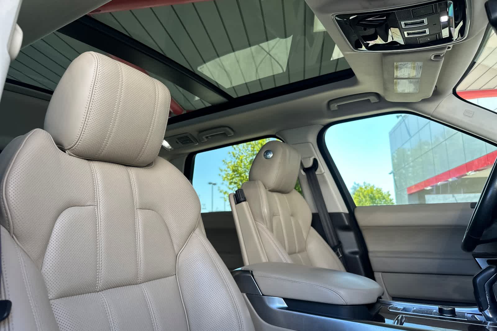 Thumbnail: 2016 Land Rover Range Rover Sport - 18