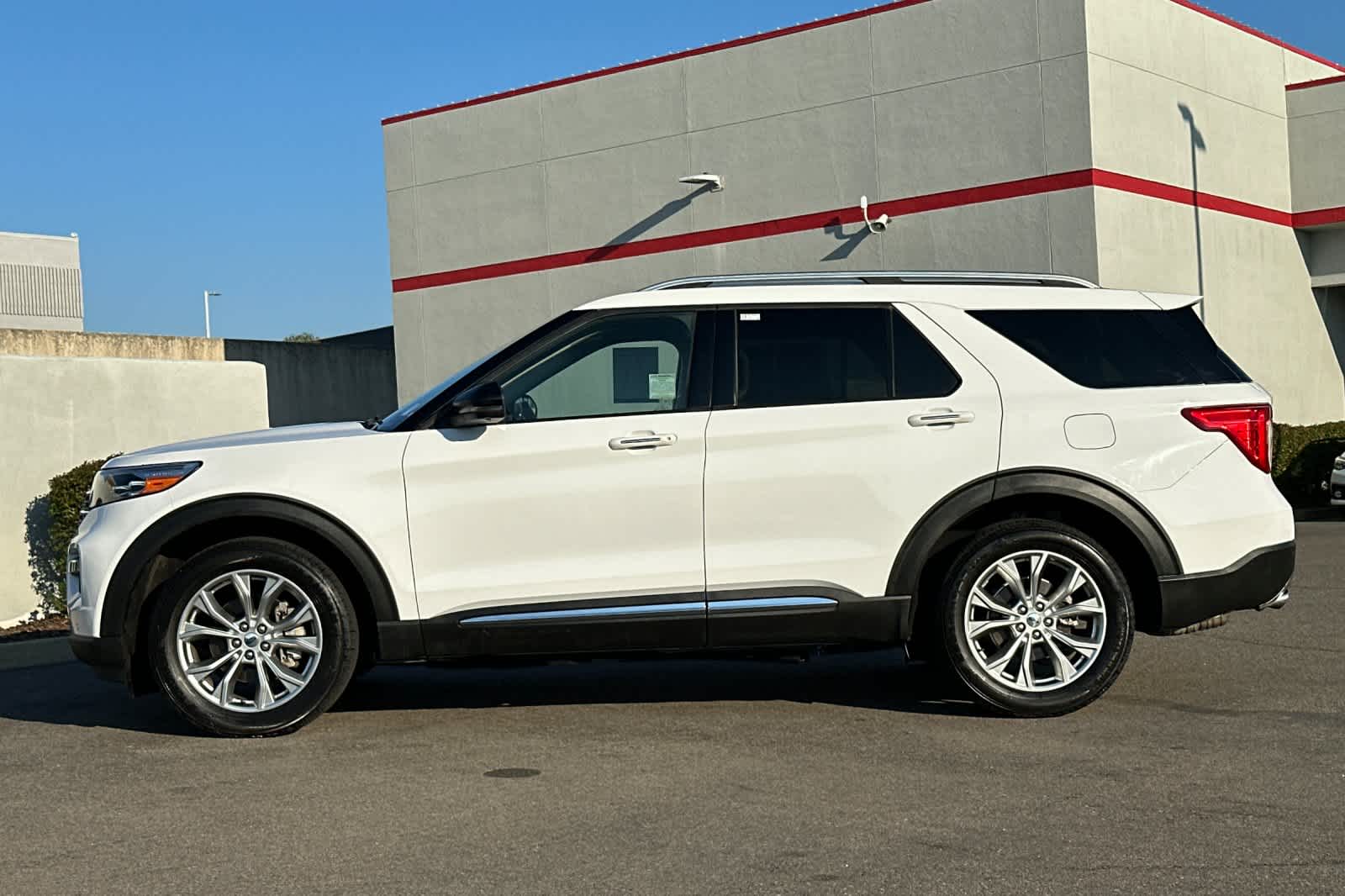 Thumbnail: 2021 Ford Explorer - 9