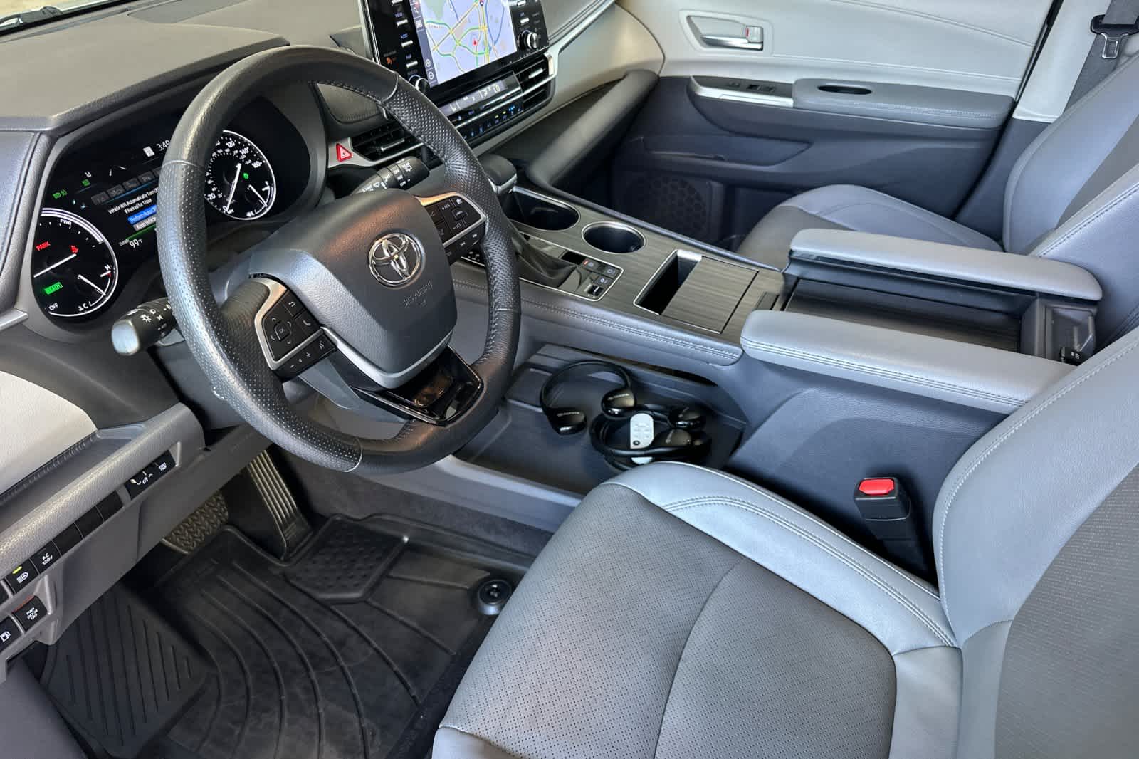 Thumbnail: 2023 Toyota Sienna - 11