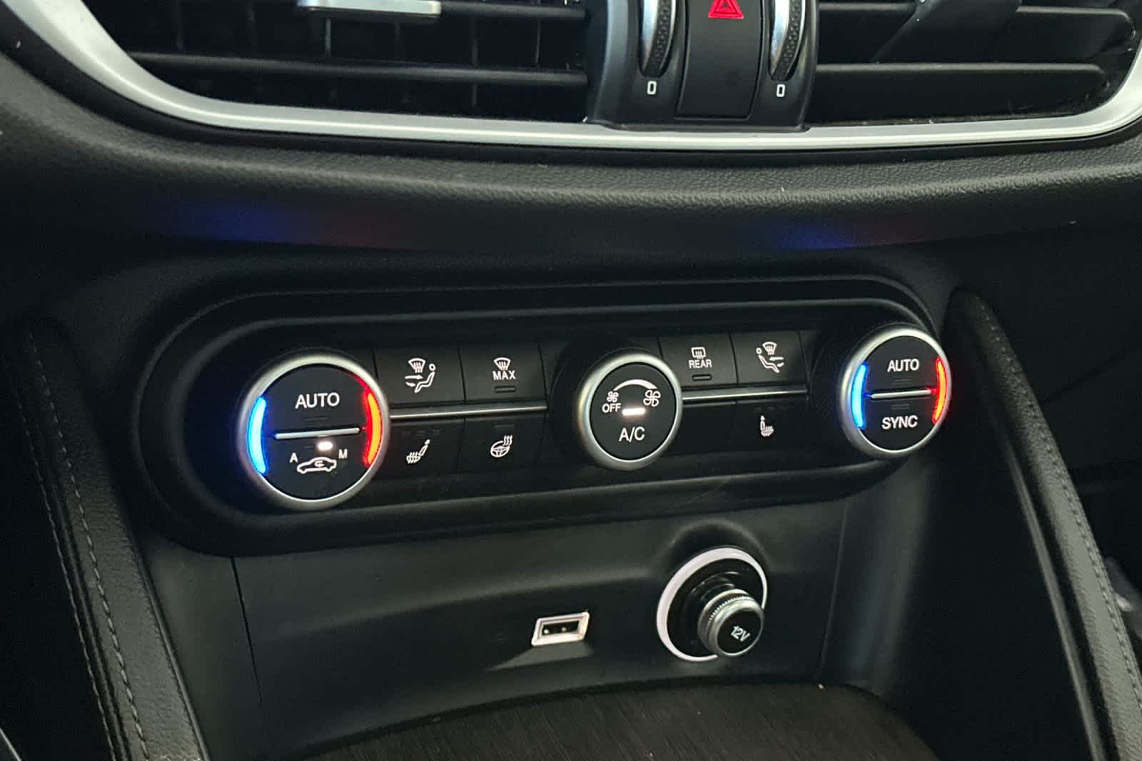 Thumbnail: 2022 Alfa Romeo Stelvio - 23