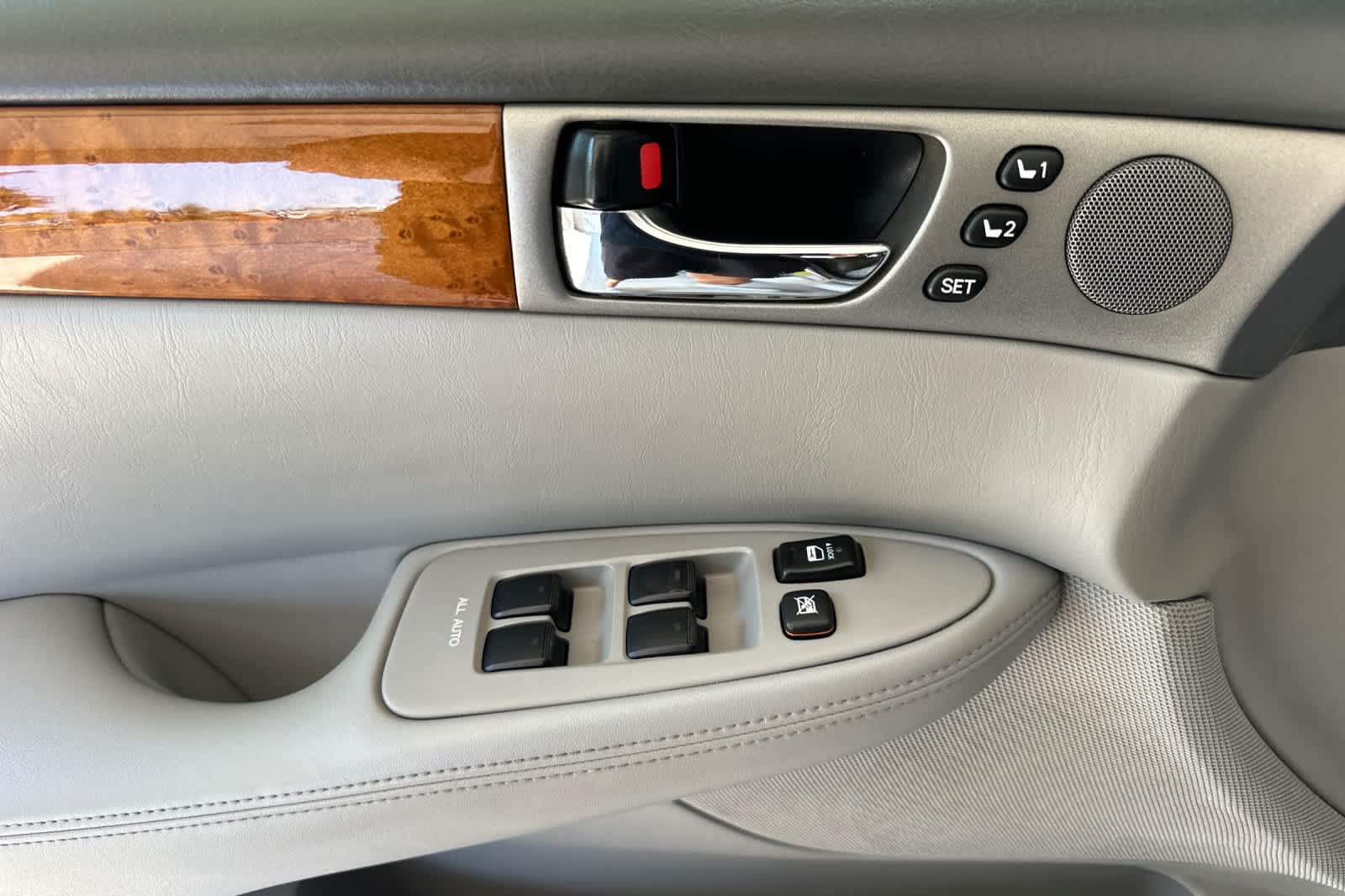 Thumbnail: 2005 Lexus ES - 12