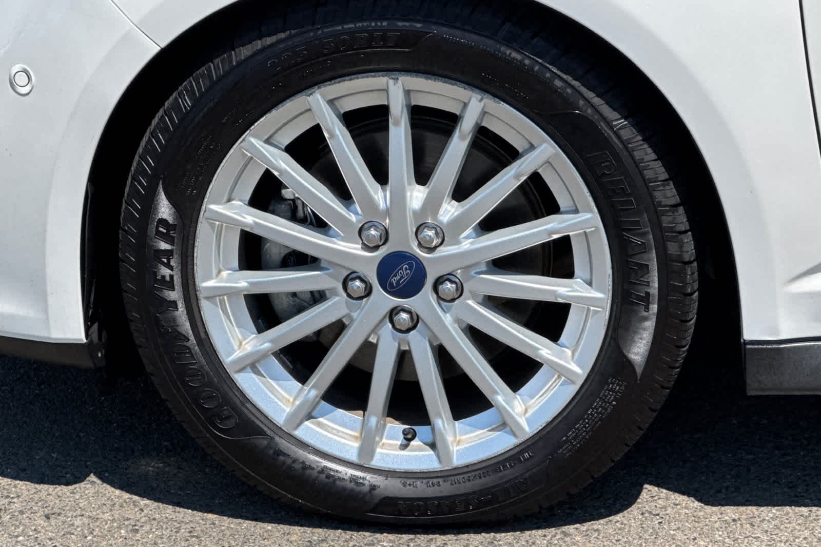 Thumbnail: 2015 Ford C-Max - 31