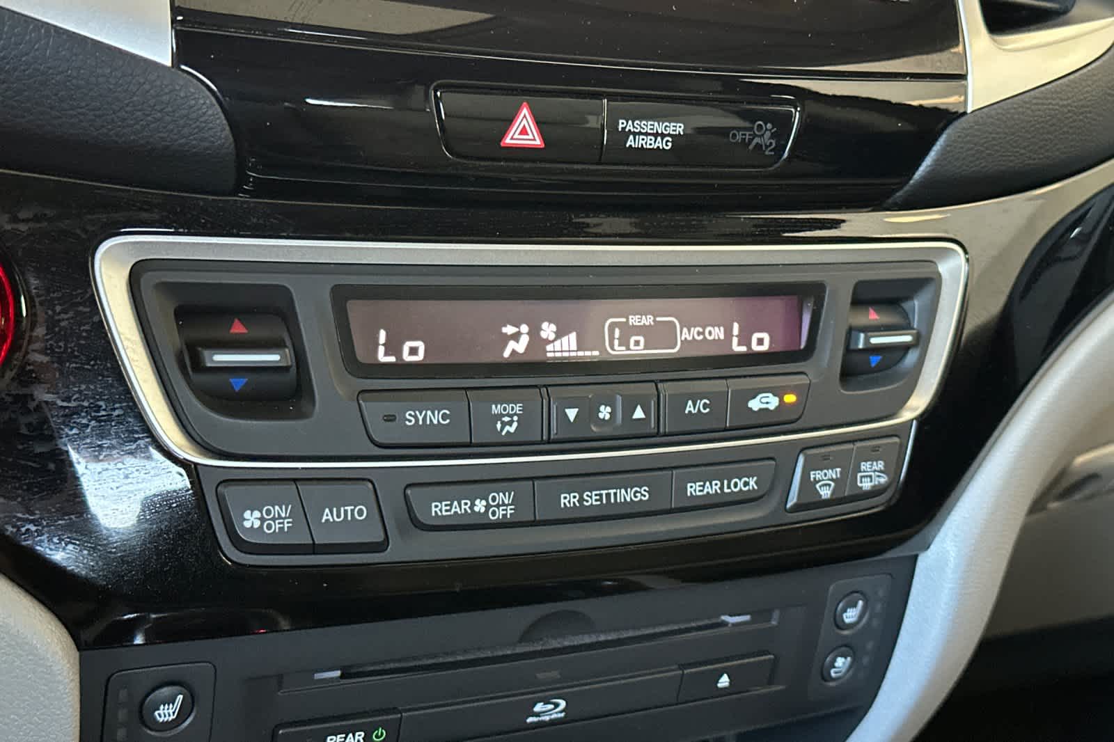 Thumbnail: 2017 Honda Pilot - 25