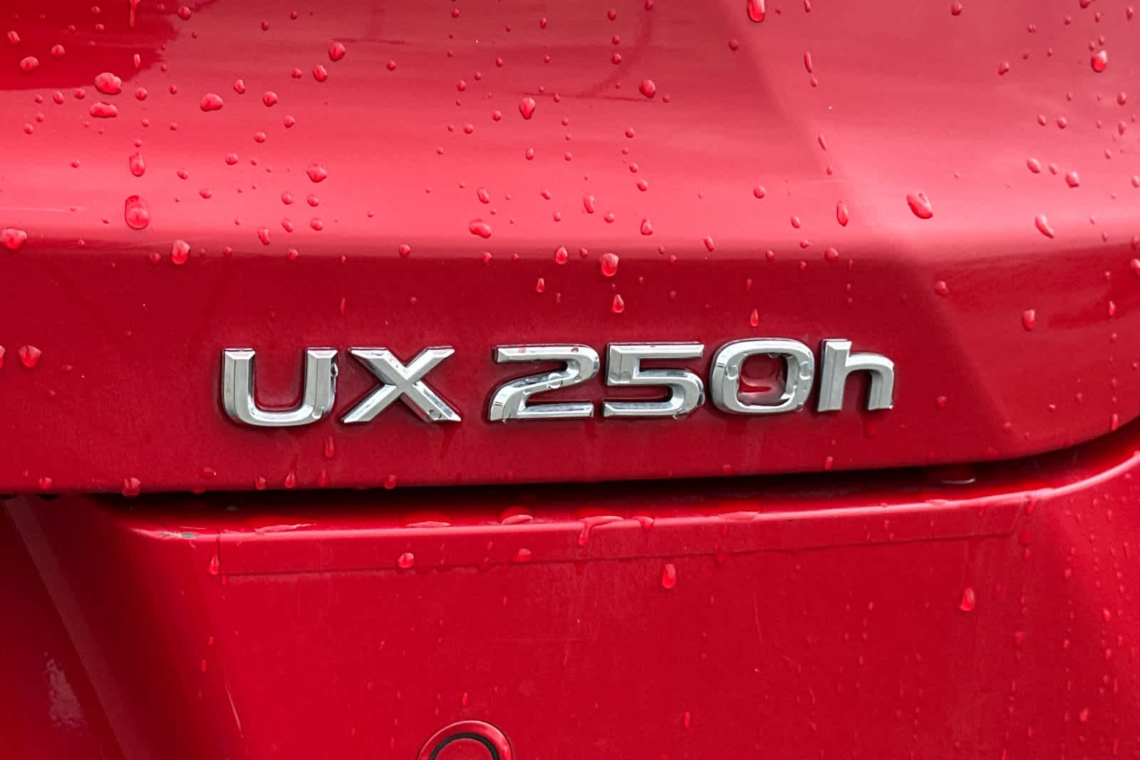 Thumbnail: 2023 Lexus UX - 32