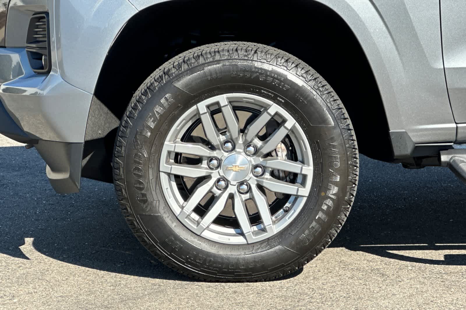 Thumbnail: 2024 Chevrolet Colorado - 31