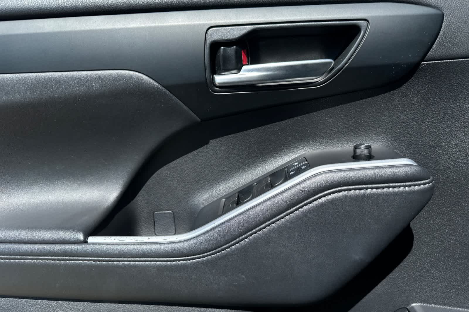 Thumbnail: 2021 Toyota Highlander - 11