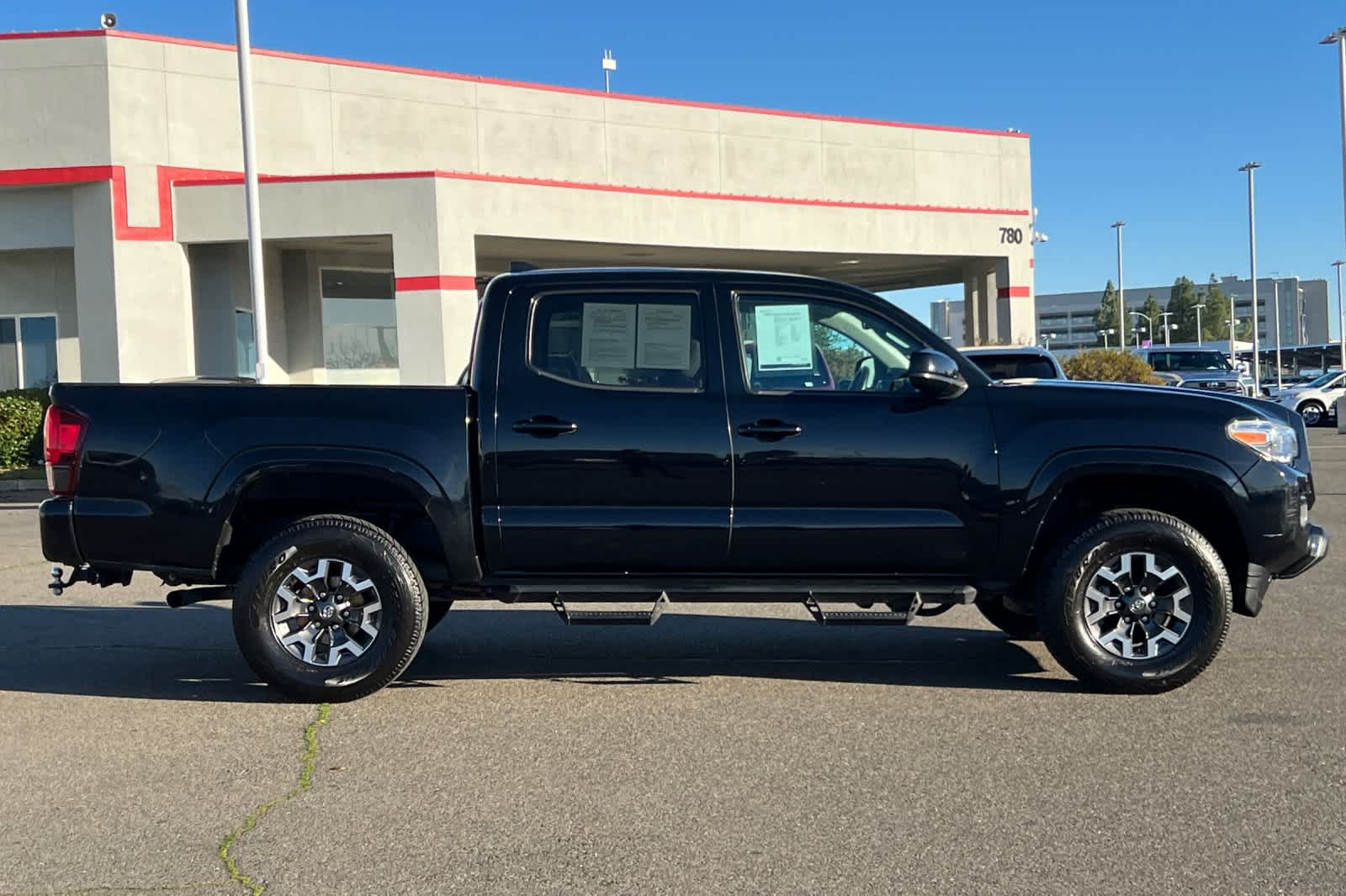 Thumbnail: 2019 Toyota Tacoma - 6