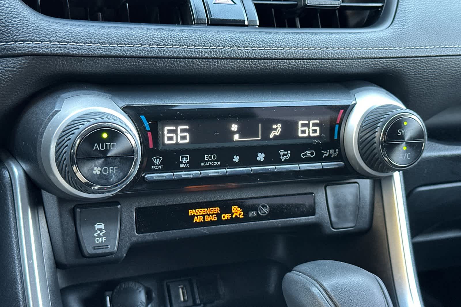 Thumbnail: 2020 Toyota RAV4 - 22