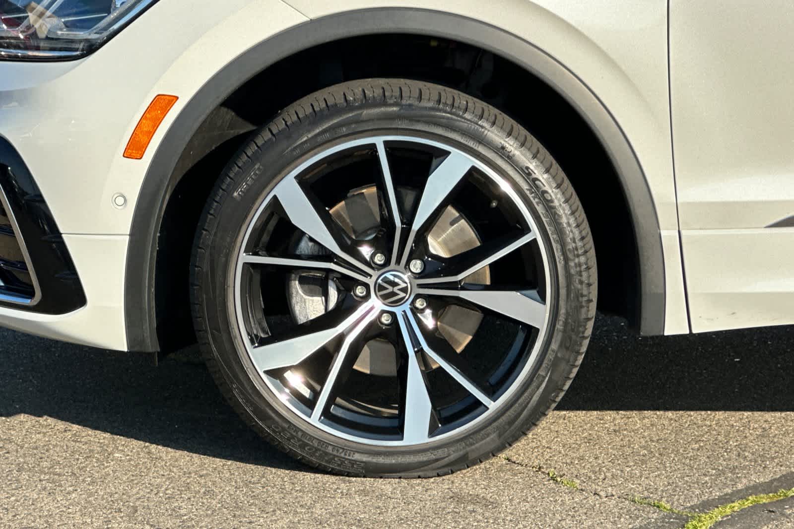 Thumbnail: 2023 Volkswagen Tiguan - 33