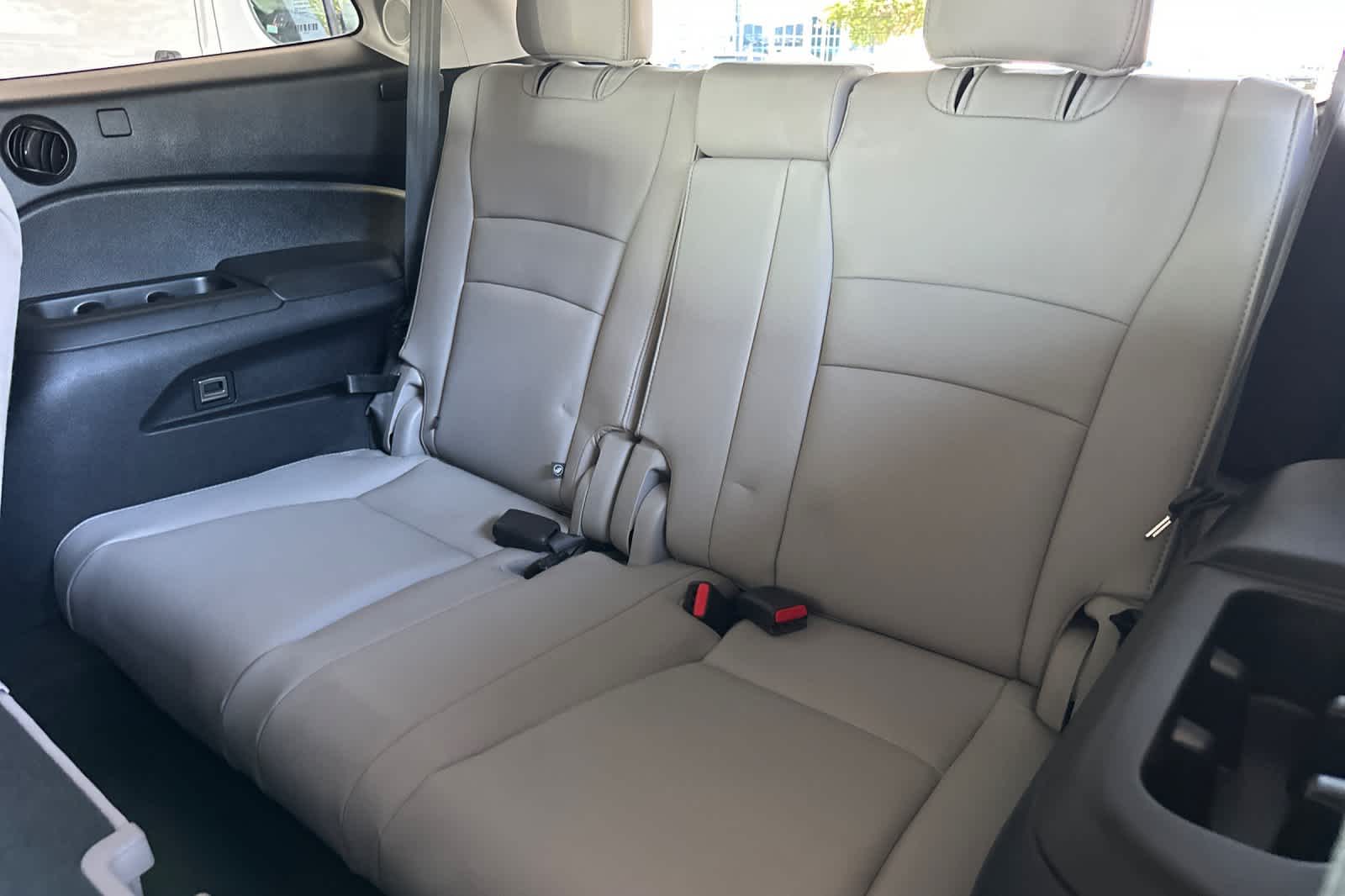 Thumbnail: 2019 Honda Pilot - 17