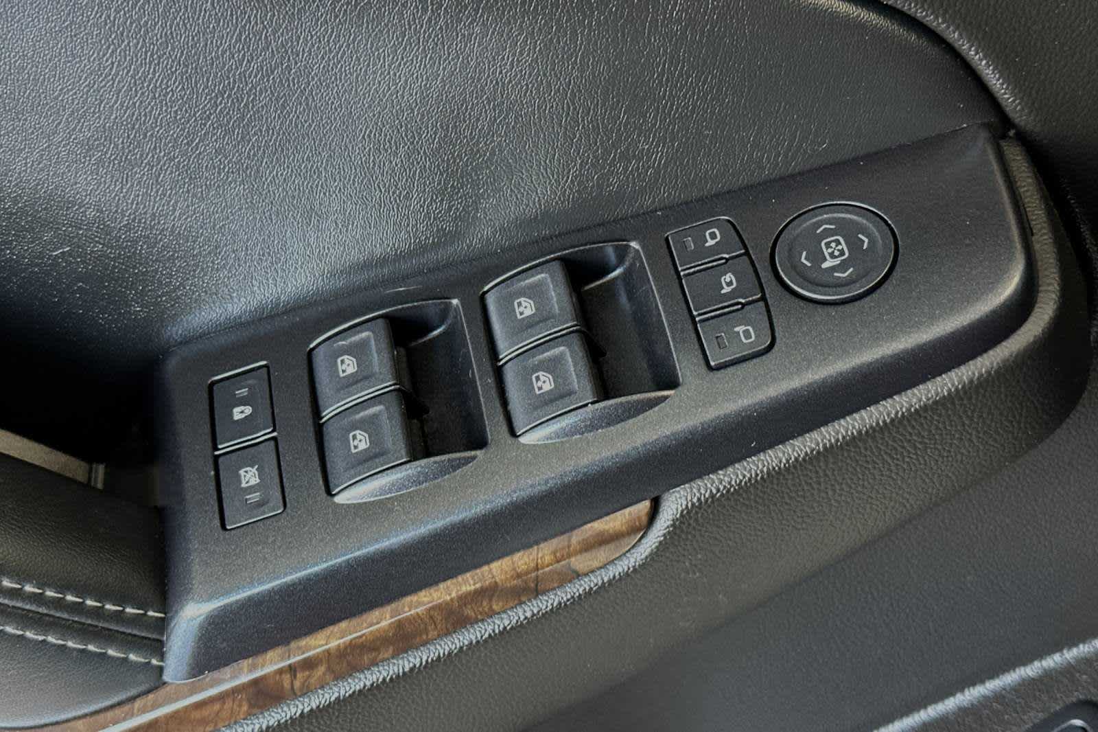 2015 Chevrolet Suburban LT 13