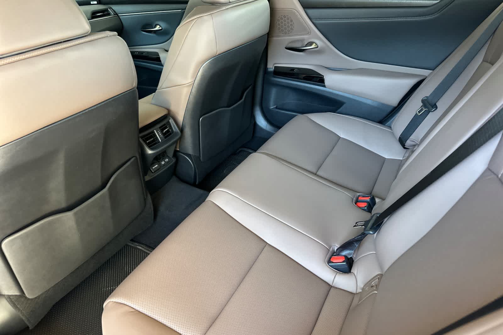 Thumbnail: 2025 Lexus ES - 4