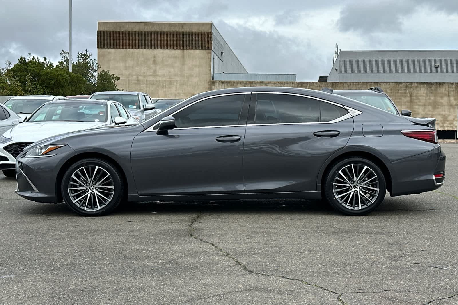 Thumbnail: 2023 Lexus ES - 9