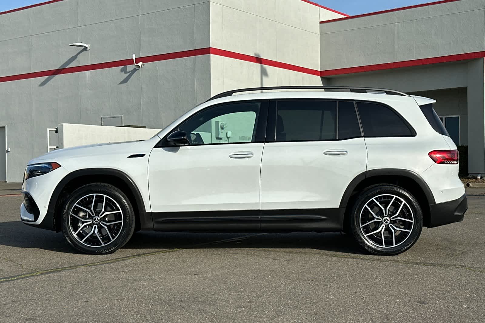 Thumbnail: 2023 Mercedes-Benz EQB - 9