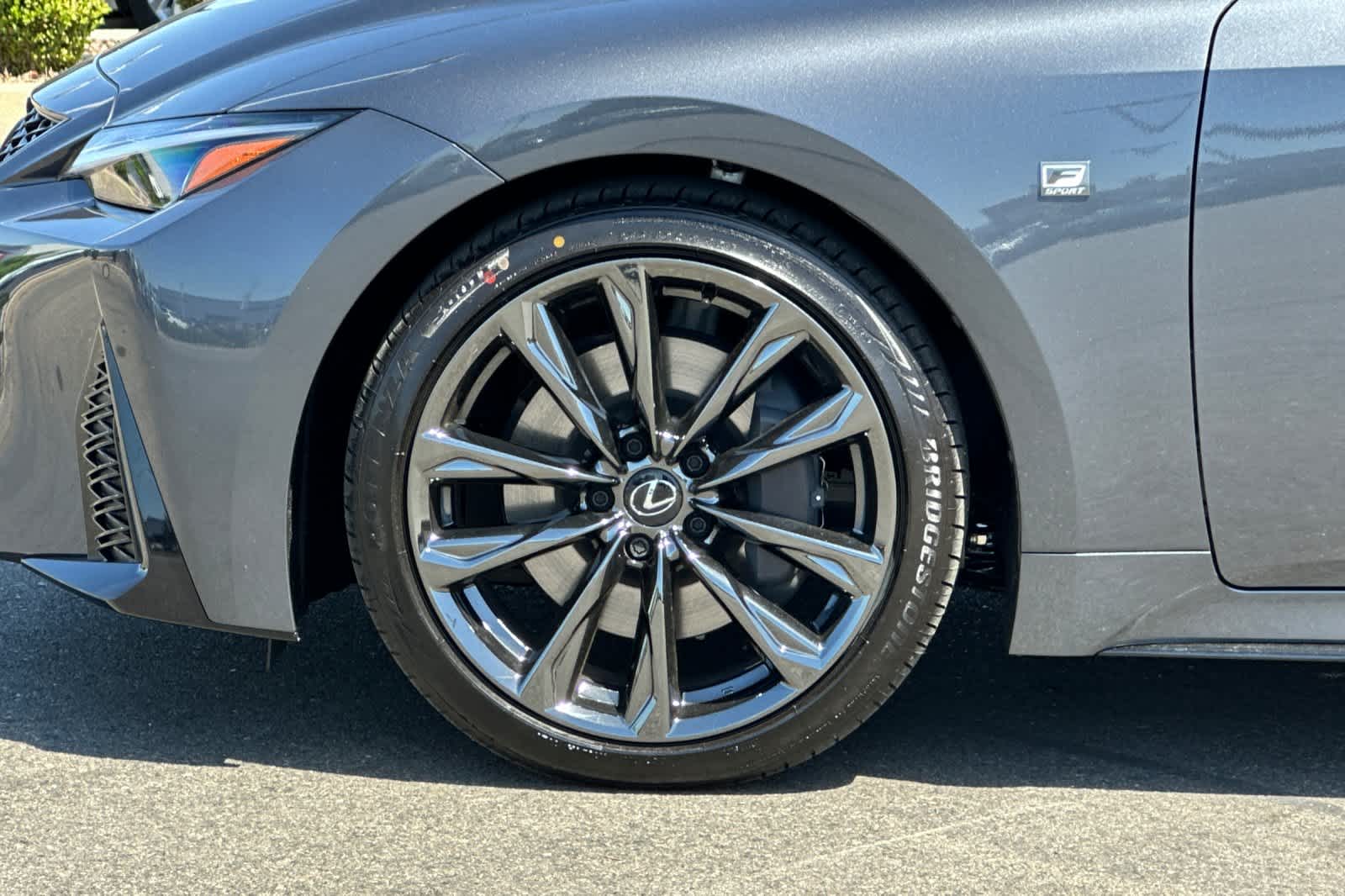 2025 Lexus IS 350 31