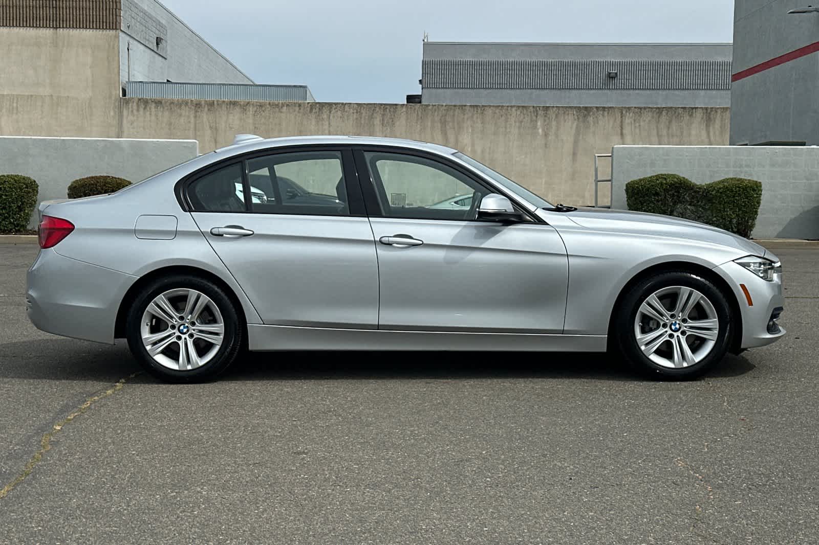 Thumbnail: 2016 BMW 3 Series - 6