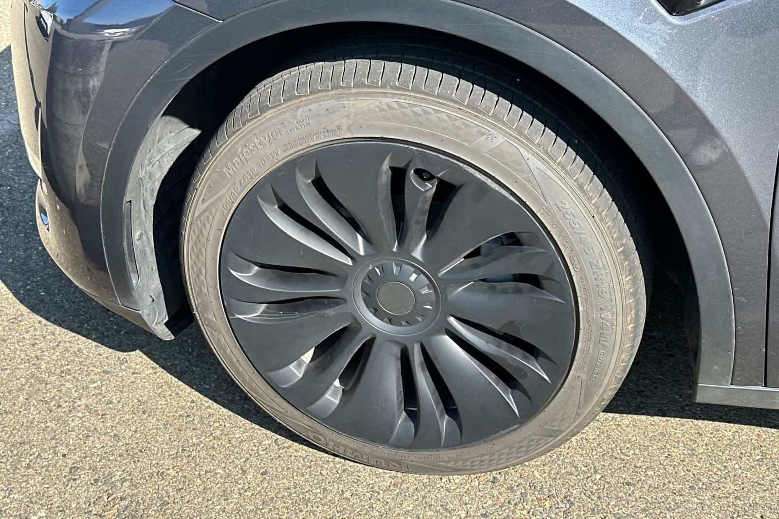 Thumbnail: 2023 Tesla Model Y - 20