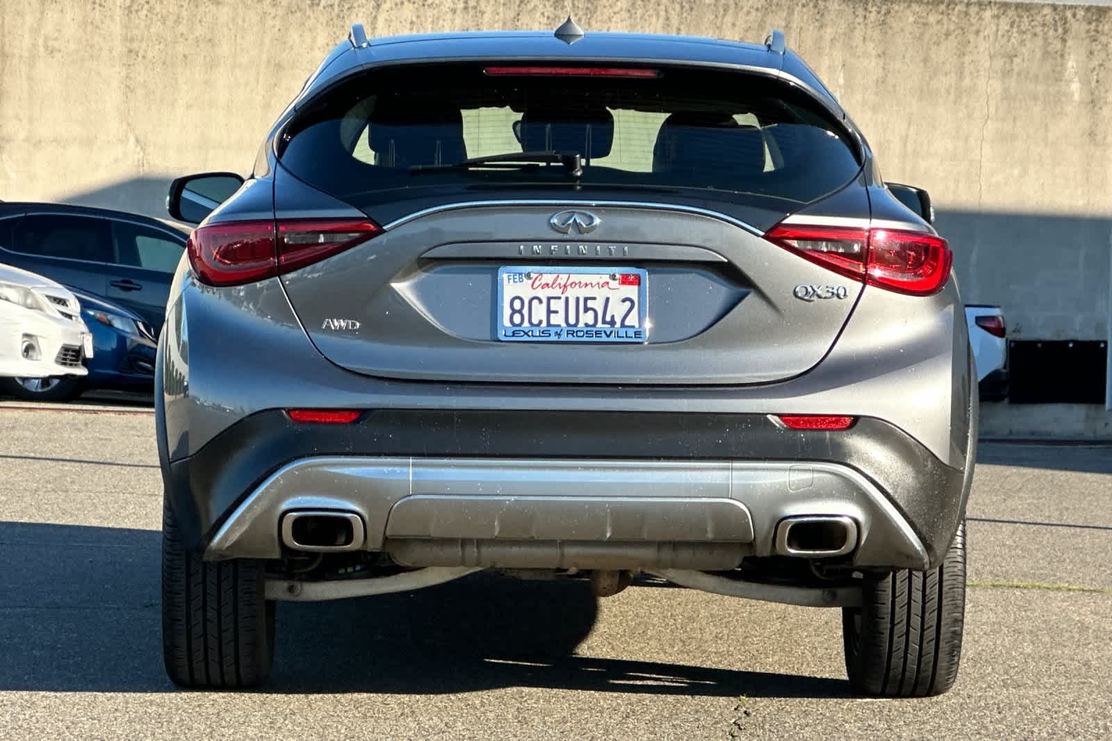 Thumbnail: 2018 INFINITI QX30 - 8
