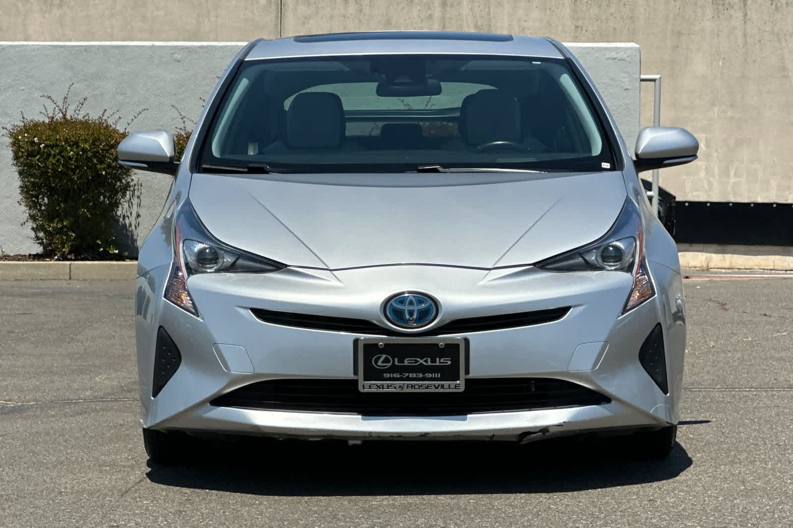 2016 Toyota Prius Three 10