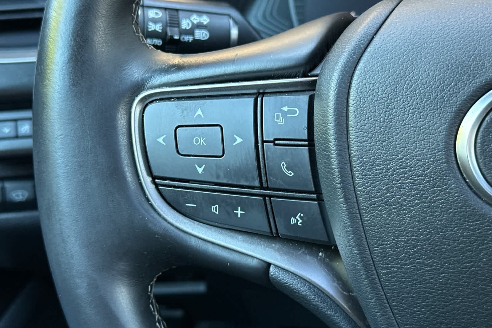 Thumbnail: 2019 Lexus UX - 27