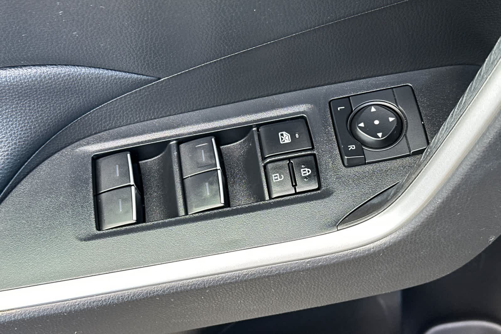 Thumbnail: 2022 Toyota RAV4 - 13