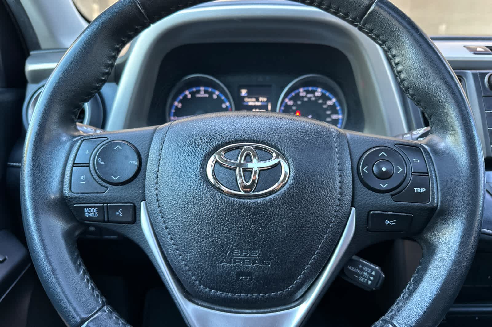 Thumbnail: 2018 Toyota RAV4 - 24