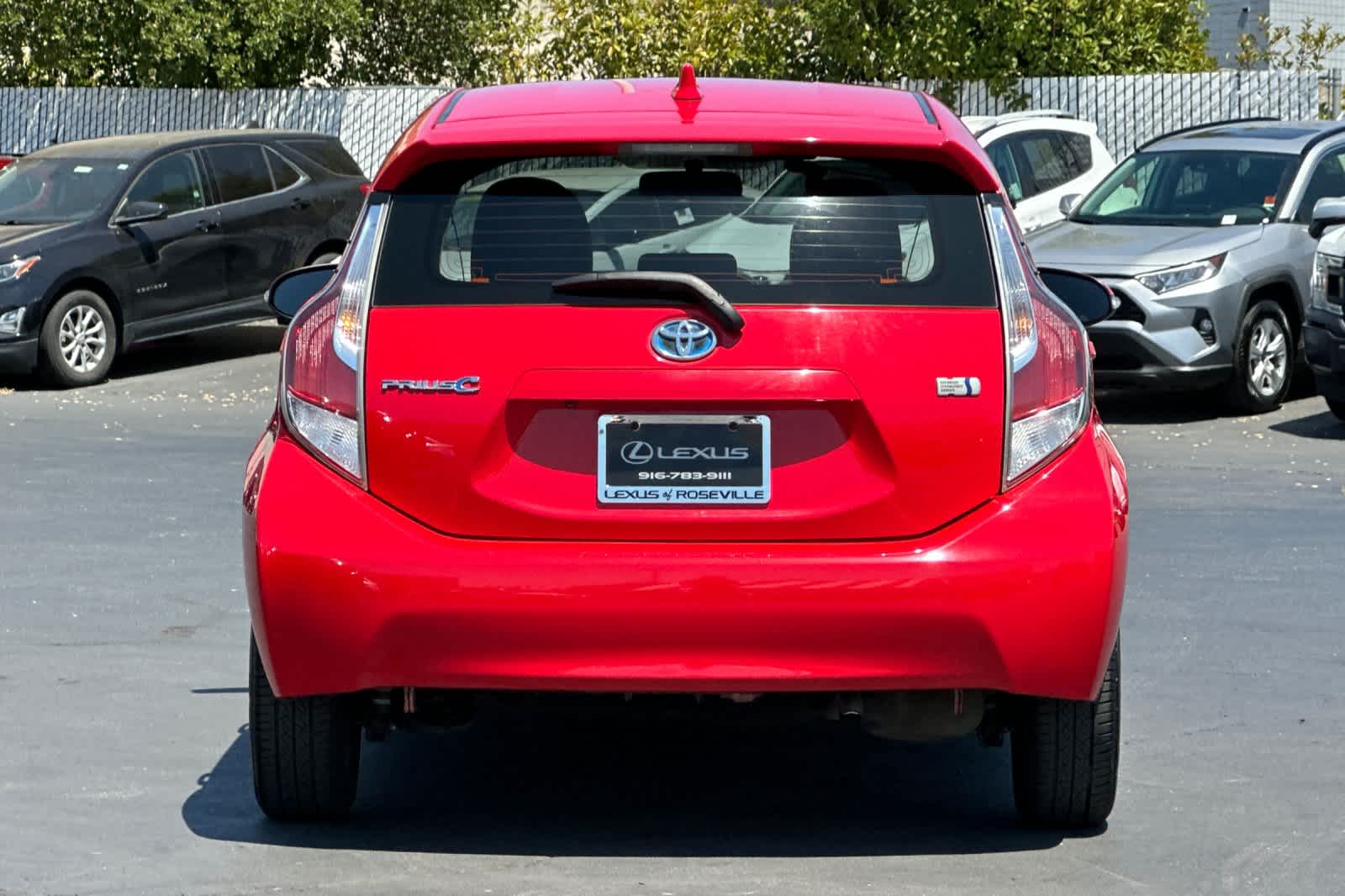 Thumbnail: 2015 Toyota Prius c - 8