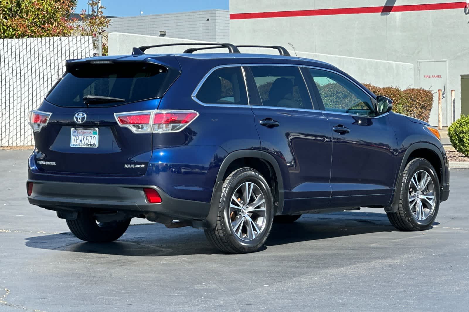Thumbnail: 2016 Toyota Highlander - 2