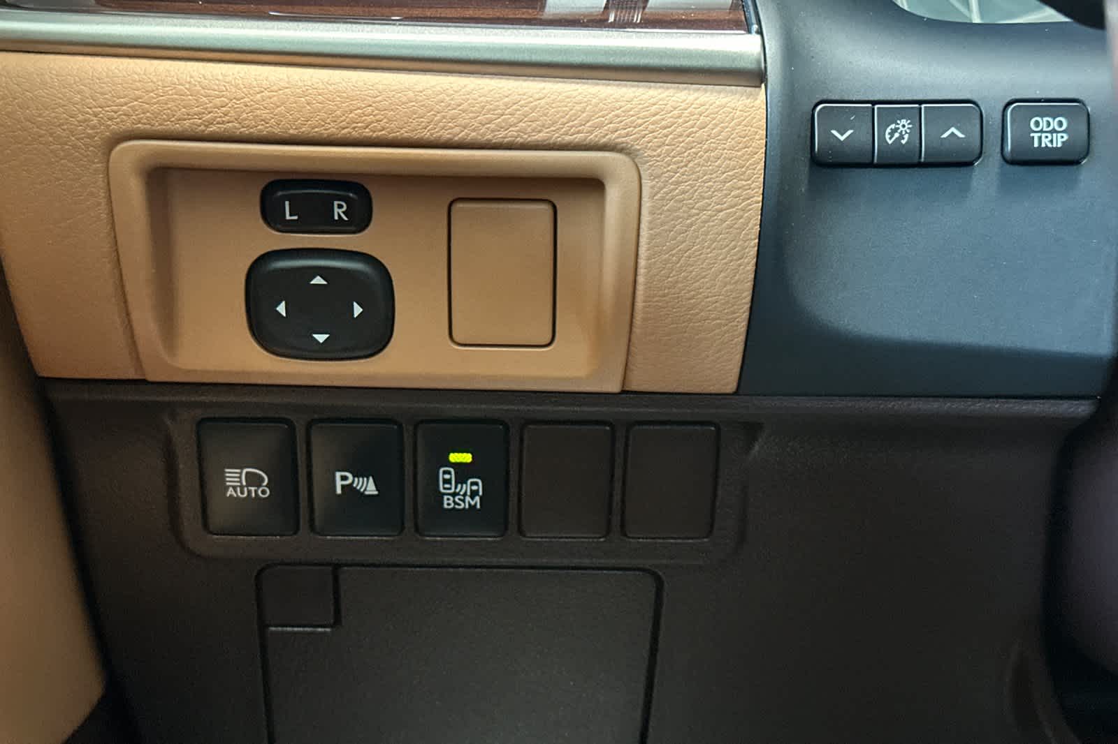 Thumbnail: 2016 Lexus ES - 30
