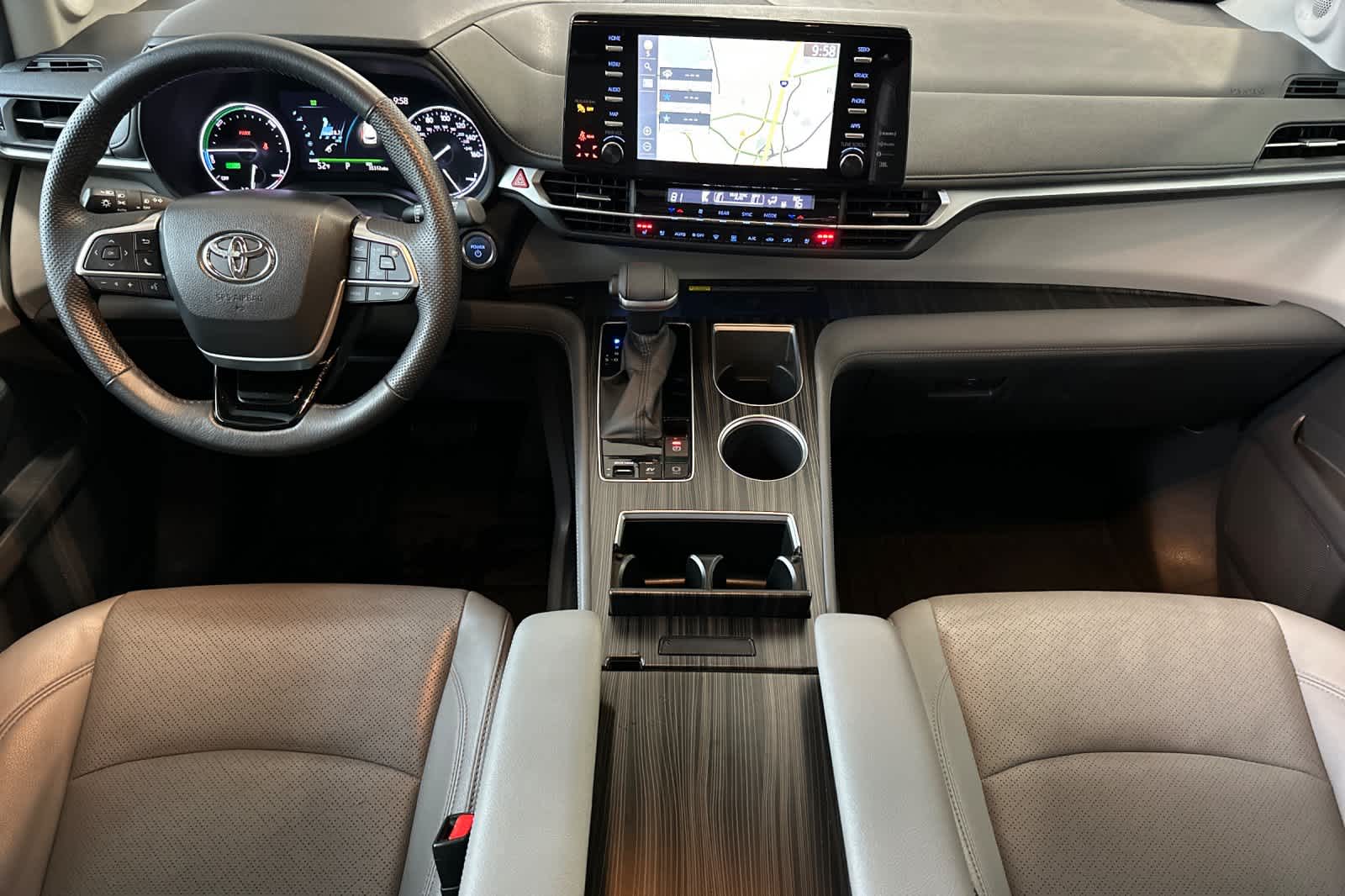 Thumbnail: 2022 Toyota Sienna - 3