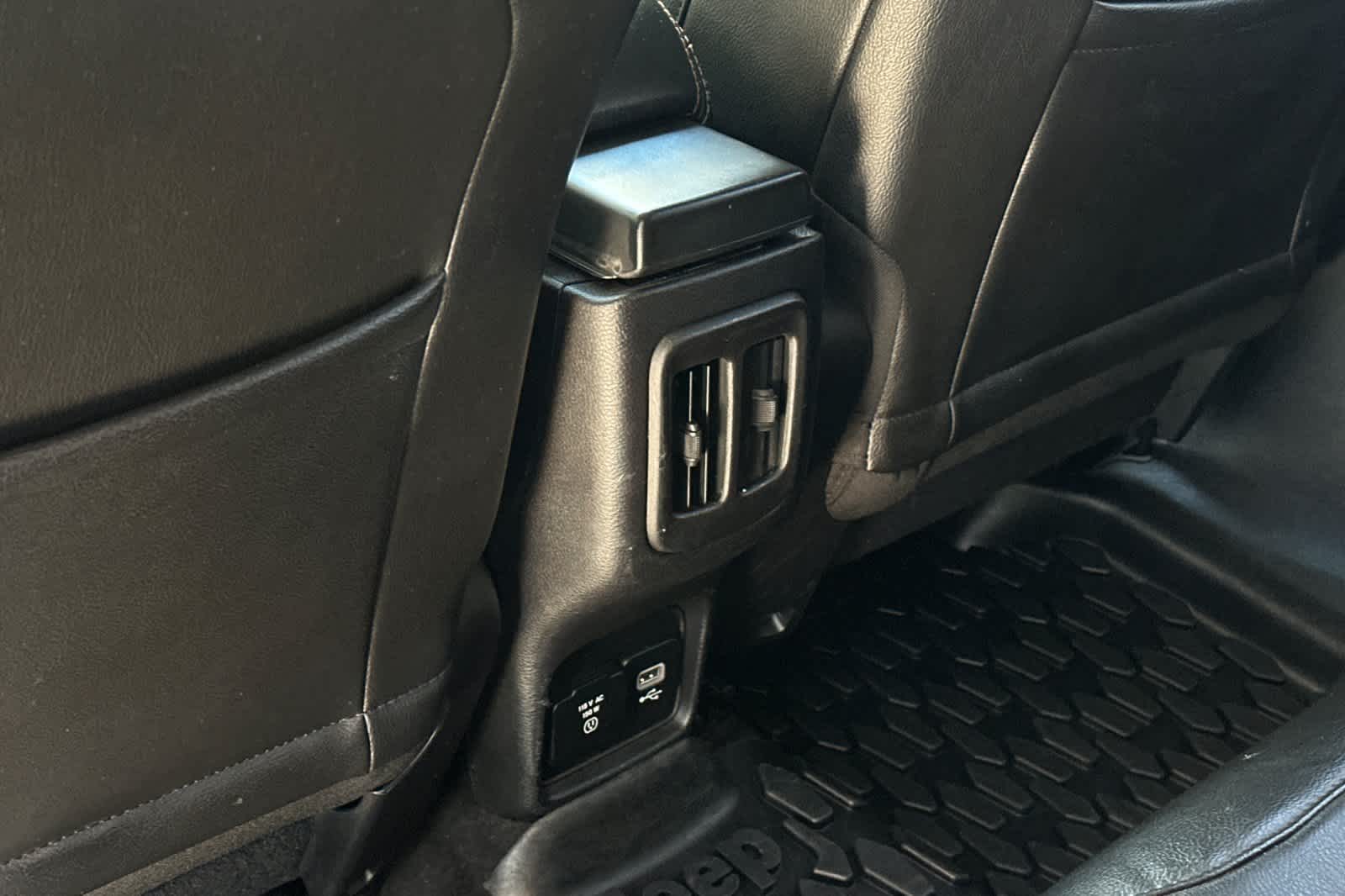 Thumbnail: 2018 Jeep Compass - 13
