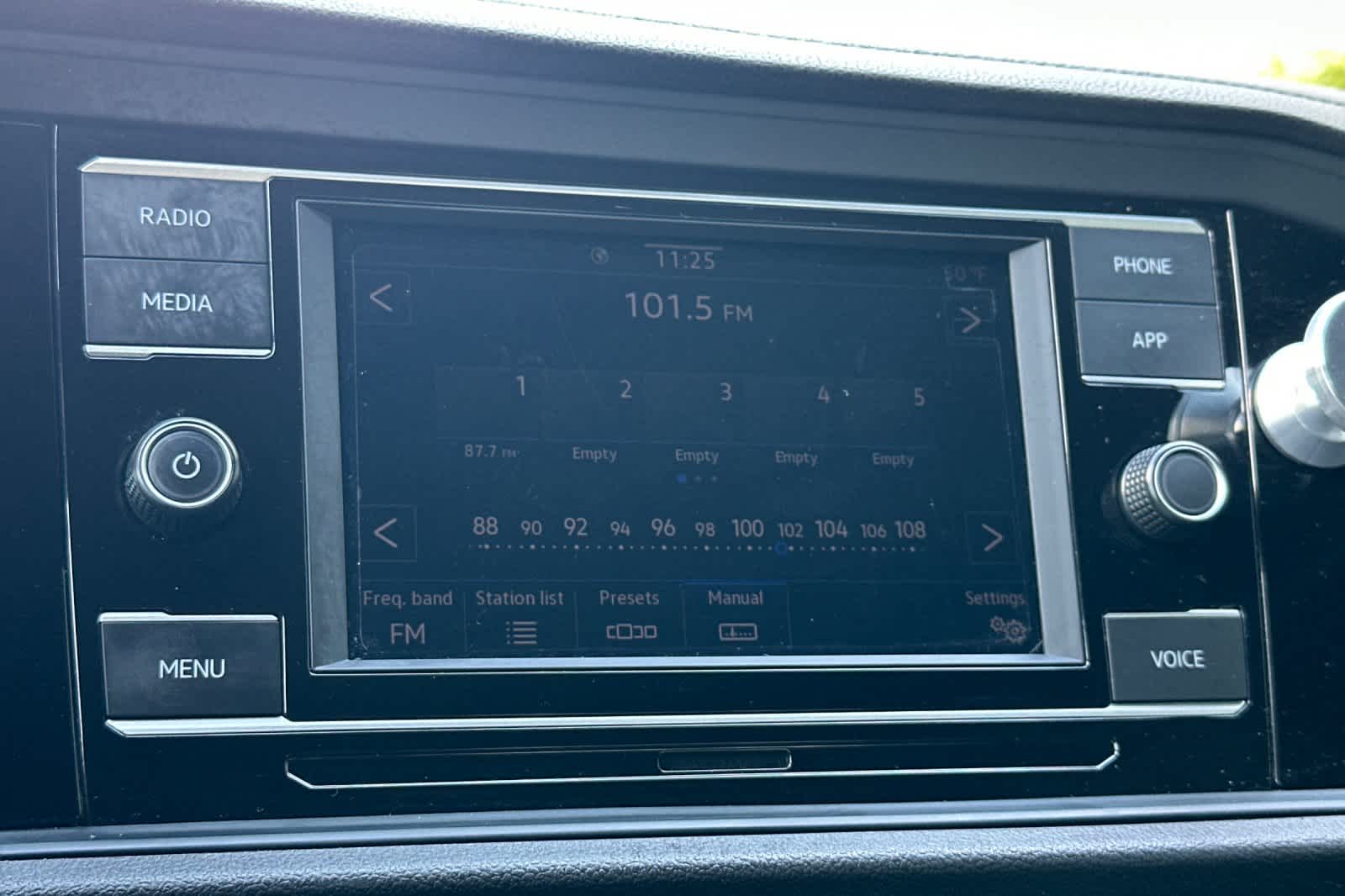 Thumbnail: 2022 Volkswagen Jetta - 18