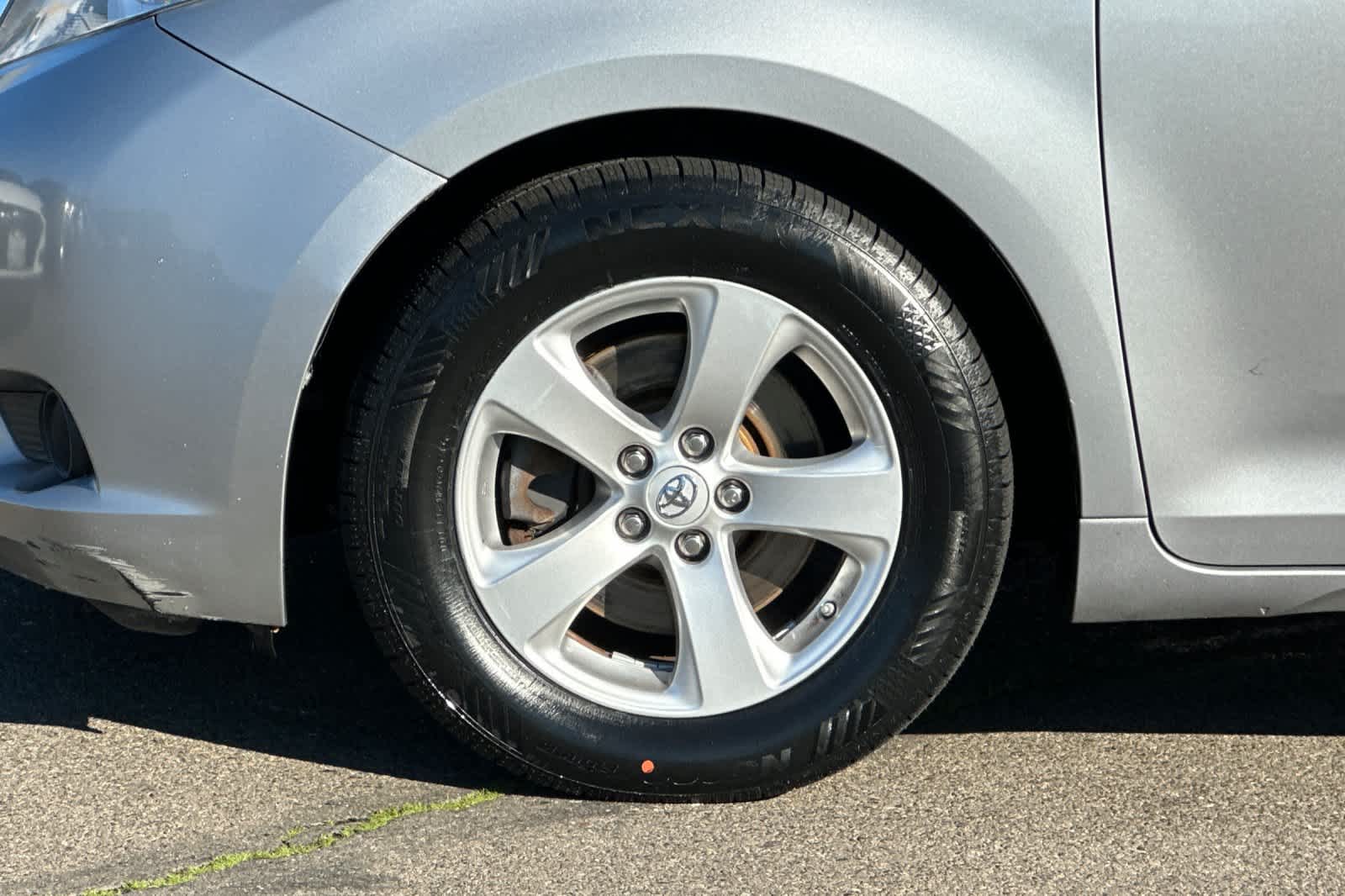 Thumbnail: 2015 Toyota Sienna - 30