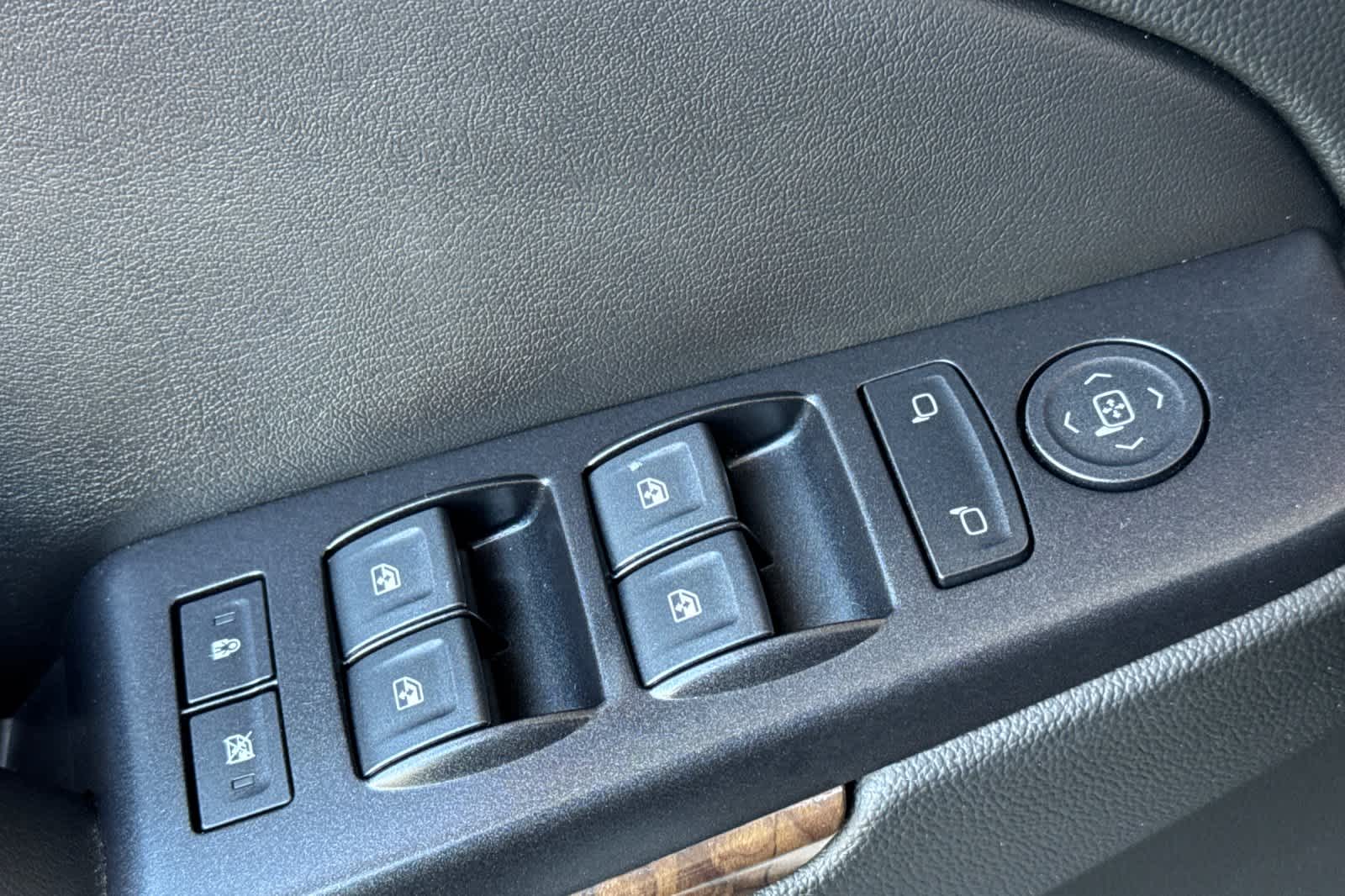 Thumbnail: 2018 Chevrolet Tahoe - 13