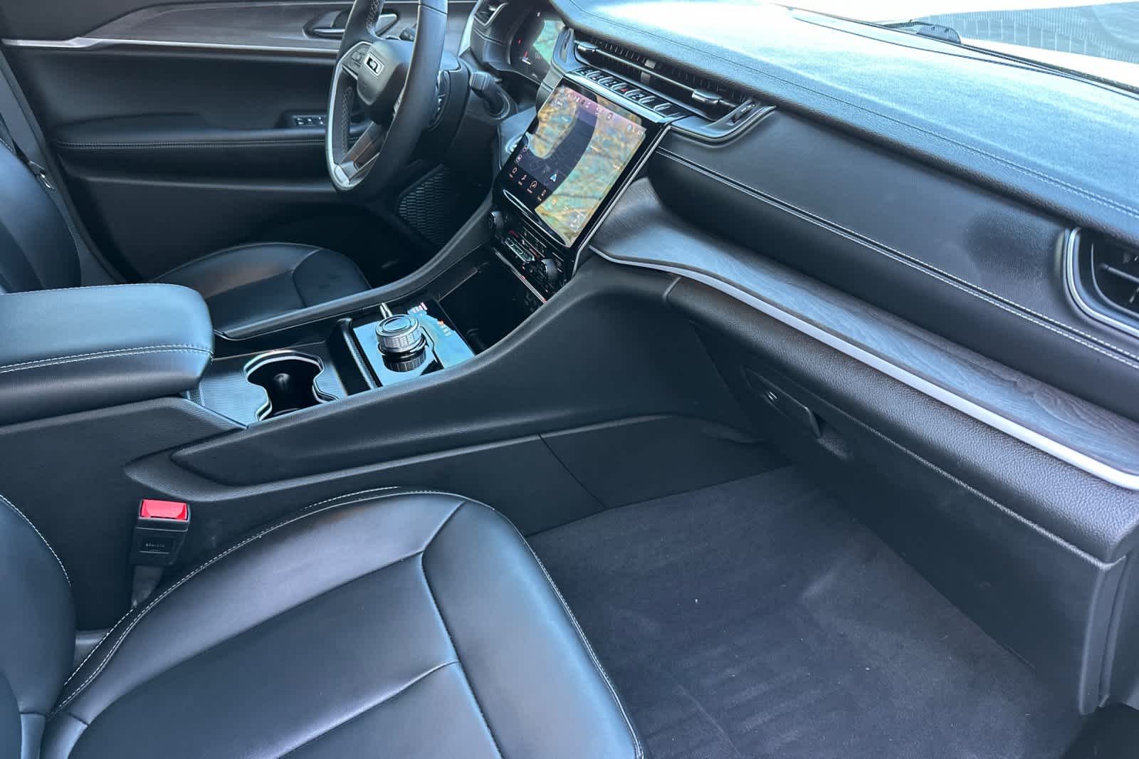 Thumbnail: 2024 Jeep Grand Cherokee - 16