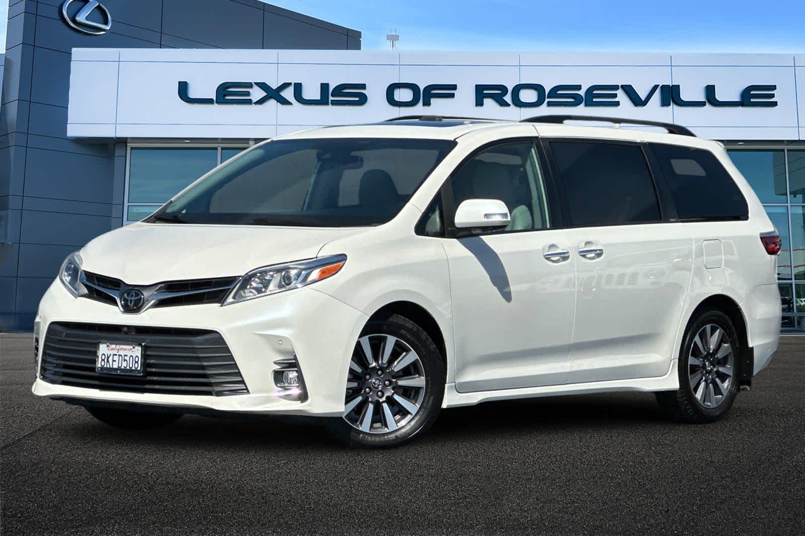 Thumbnail: 2019 Toyota Sienna - 1