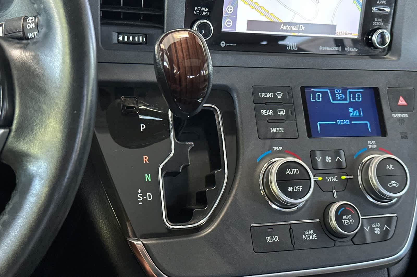 Thumbnail: 2019 Toyota Sienna - 26