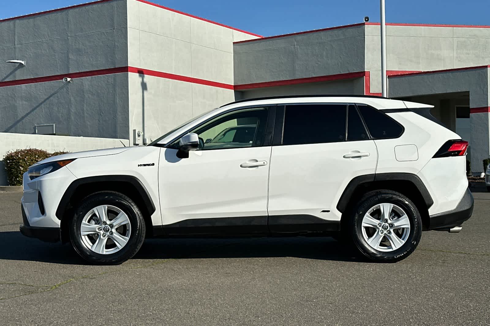 Thumbnail: 2020 Toyota RAV4 - 9