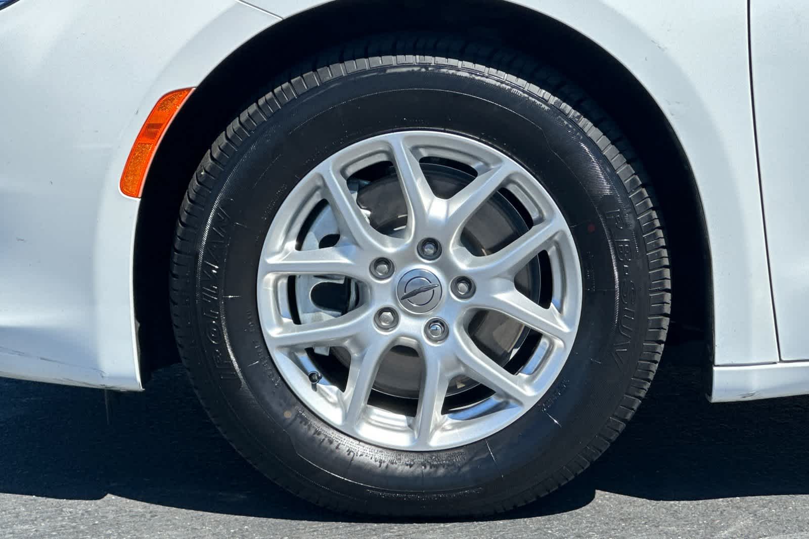 Thumbnail: 2022 Chrysler Voyager - 32