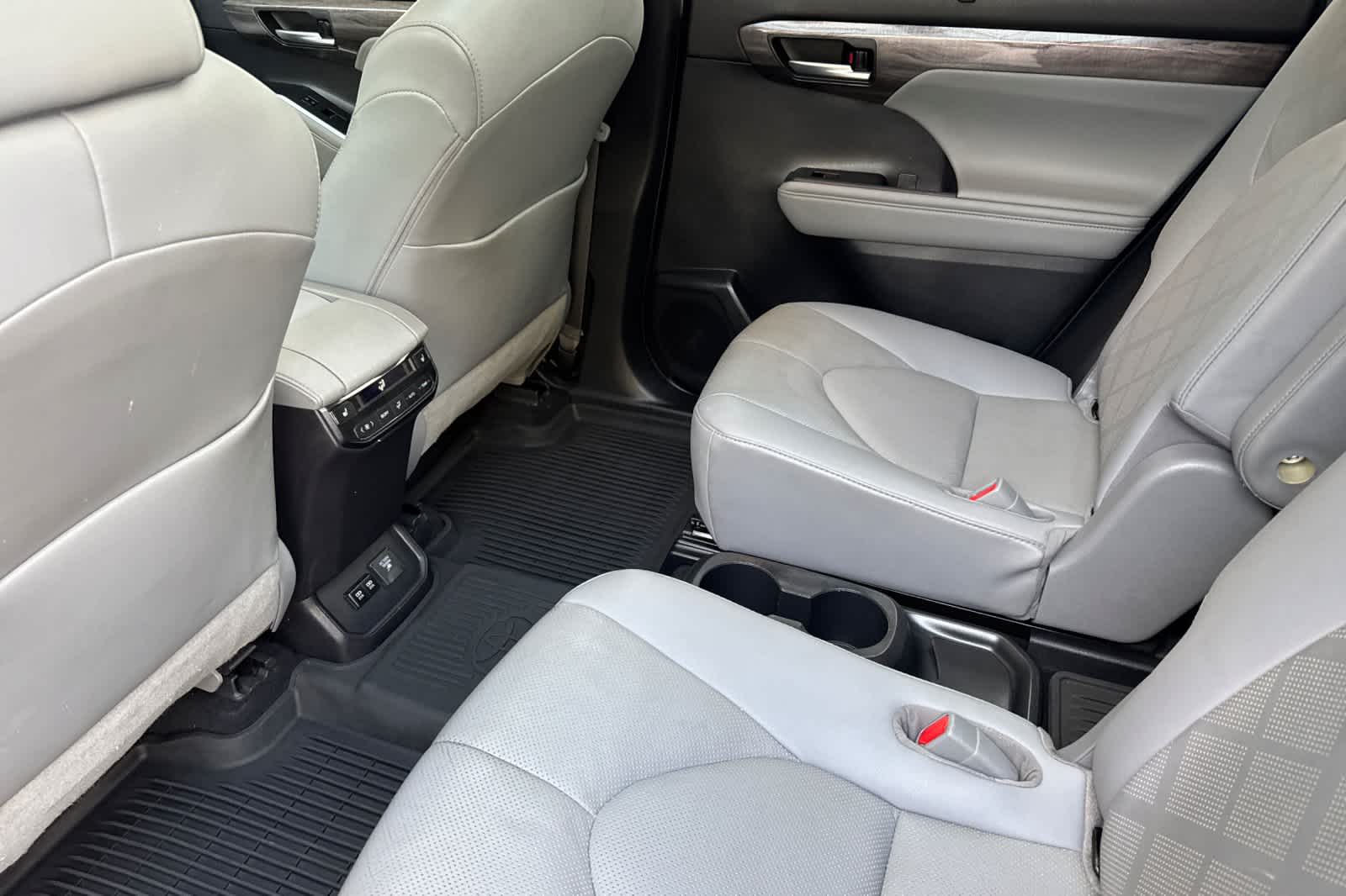 Thumbnail: 2021 Toyota Highlander - 4