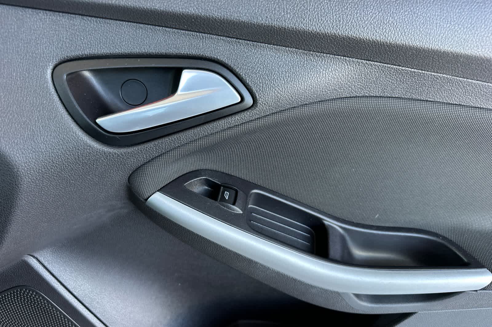 2013 Ford Focus SE 18