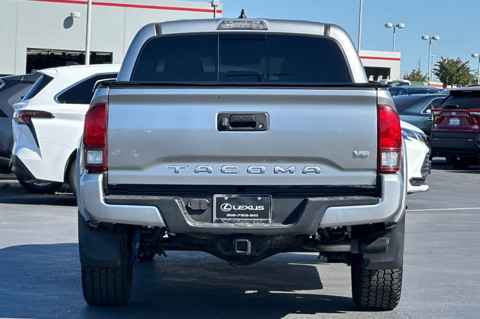 Thumbnail: 2018 Toyota Tacoma - 8